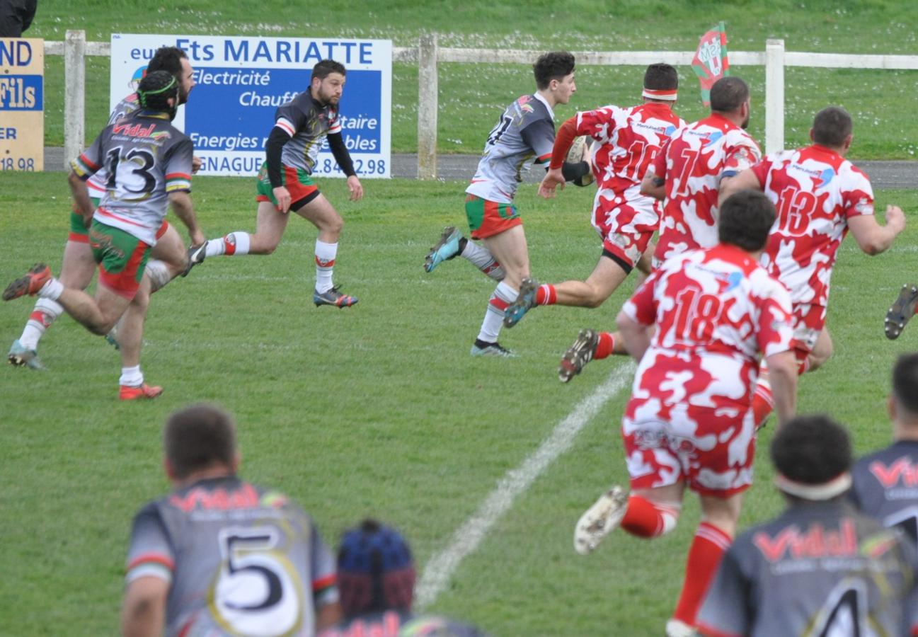 Santini suivi par Martin, Framarin et Gibert: une des belles attaques de fin de match...qui ne put aller au bout