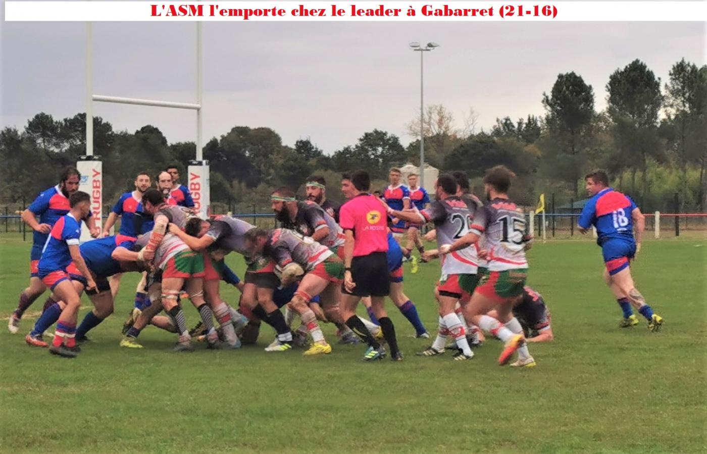 Ce ne fut pas facile mais, après leur large victoire à domicile face à Duras (37-0), l ASM affronte victorieusement le leader sur son terrain à Gabarret par 21 à 16. Malmenés pourtant durant près d'une heure par des Landais très offensifs (7 à 16 à la mi-temps), les Miramontais n'ont pas cédé et ont su se ressaisir notamment par leurs avants dont les "groupés pénétrants" aboutirent trois fois derrière la ligne adverse, assurant une victoire dans les dernières minutes d'une partie très disputée de bout en bout émaillée de cartons jaunes de part et d'autre. Ici, l'ultime effort pour l'essai de la victoire quelques mètres plus loin. Solidarité de bon augure pour accueillir Coutras (Isle Dronne) le 7 novembre à Miramont.