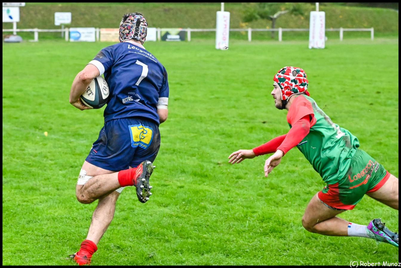 12 novembre: ASM 3 -15 Bouscat . Une tentative héroïque derrière le débordement du rapide troisième ligne du Bouscat . Vaillante face à une équipe à sa portée l'ASM a commis beaucoup trop de maladresses pour conclure ses bonnes intentions de jeu.