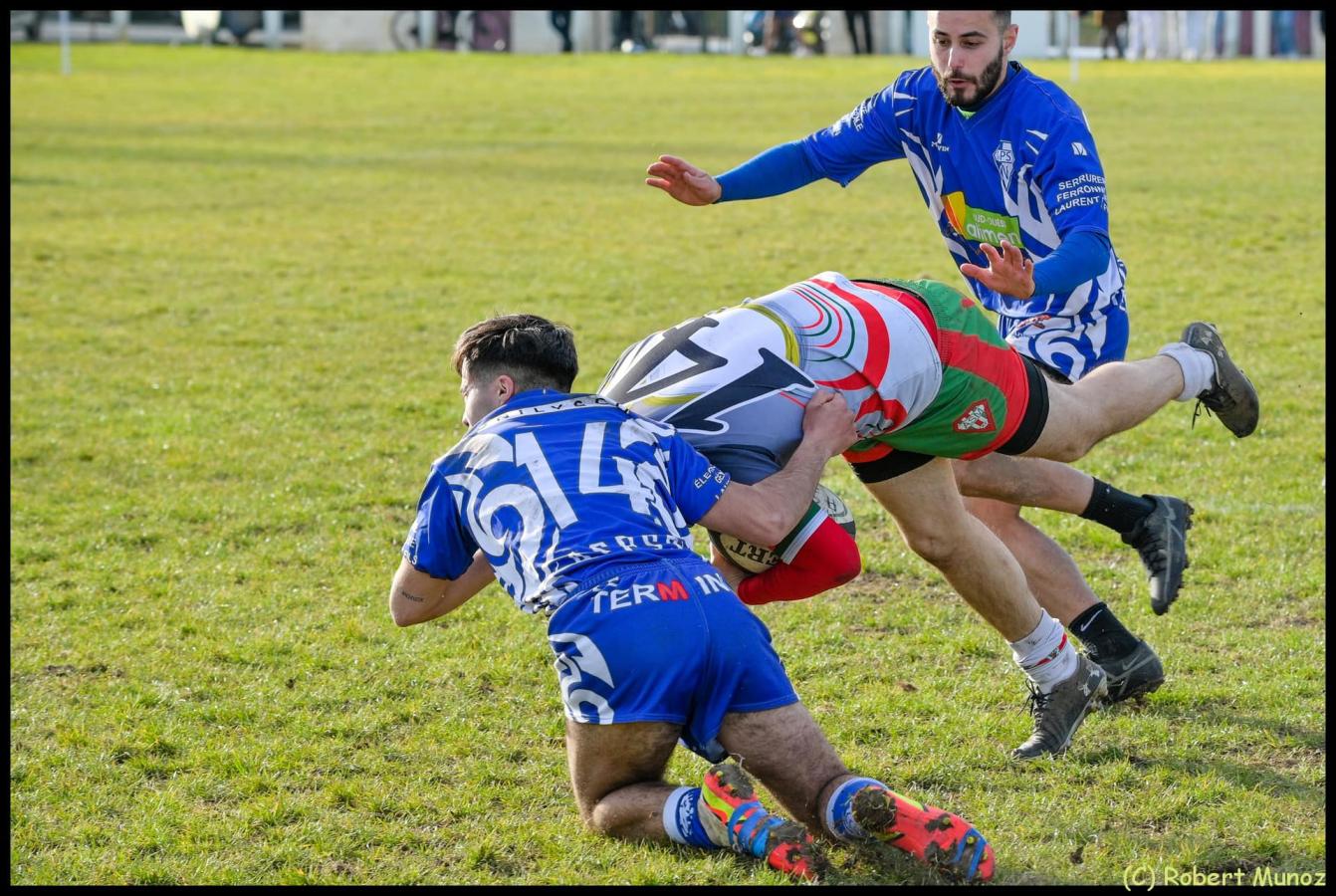 Mariatte embrassé par son vis à vis