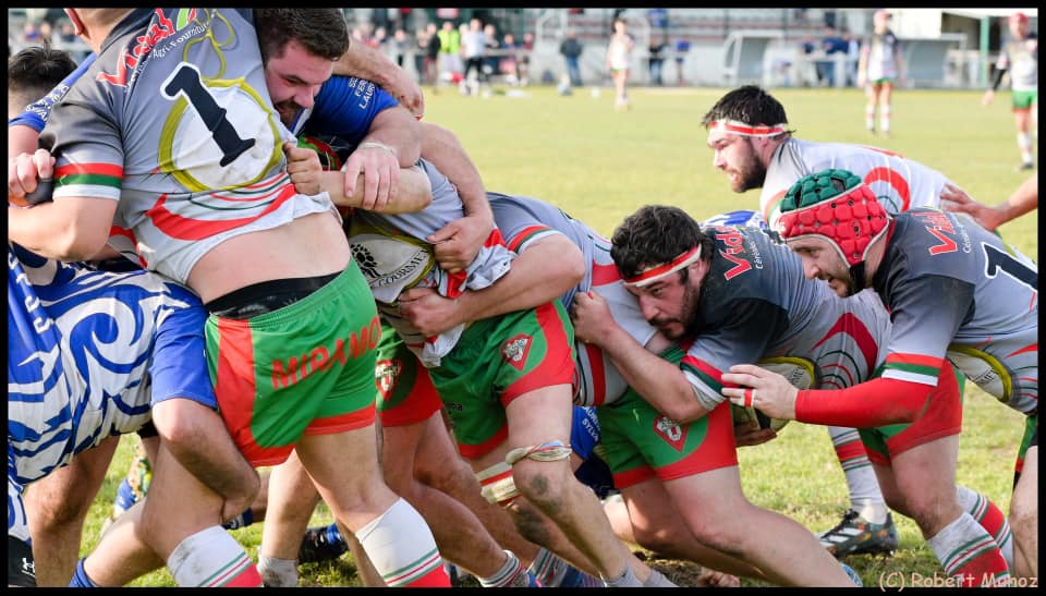 très bonne cohésion de tous les avants